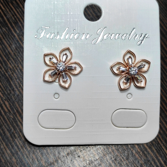 Jewelry - Western Flower Studs